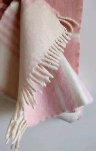 Small vintage classic wool scarf, pink and white - Picture 1 of 6