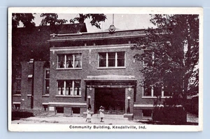 1930'S. KENDALLVILLE, IND. COMMUNITY BLDG. POSTCARD XZ31 - Picture 1 of 2