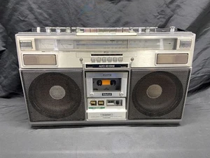 TOSHIBA BOMBEAT RT-9100SM Boomboxes Radio Cassette Player F/S JAPAN - Picture 1 of 10