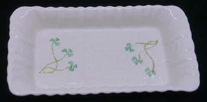 BELLEEK PORCELANA IRLANDESA COMO NUEVA, BANDEJA DE DULCES, TEJIDO DE CESTA, TRÉBOLES VERDES, 8,5 PULGADAS - Imagen 1 de 5