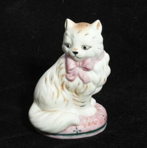 Franklin Mint Curio Cats Collection - Staffordshire Cat - Tied Bow & Pillow 1986 - Picture 1 of 7