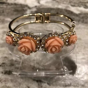 Bracciale dichiarazione morsetto rosa pesca con strass trasparenti tono oro - Foto 1 di 7