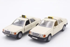 2x Taxi Mercedes-Benz 190 /200-300 Cursor Modell 1084/1182 Modellauto 1:35 ~13cm - Picture 1 of 14