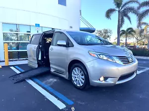 2017 Toyota Sienna LIMITED BRAUNABILITY RAMP Handicap Van - Picture 1 of 32