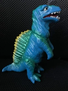 Futile Giocattolo Space Dino 1 Blu/Verde Kaiju Sofubi Figura in Vinile Morbido - Foto 1 di 3