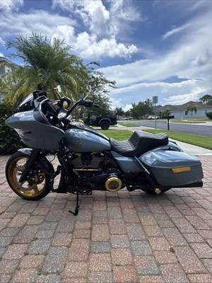 Le Pera Tailwhip Up Front Diamond Seat fits 2023-2025 Harley Touring FLHX FLTR - Image 1 of 4