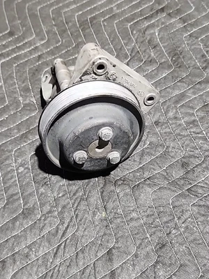 Bomba de dirección asistida BMW E36 M3 325i 325is LUK 110 bar 1992-1999 1137951 OEM Foto 1 de 4