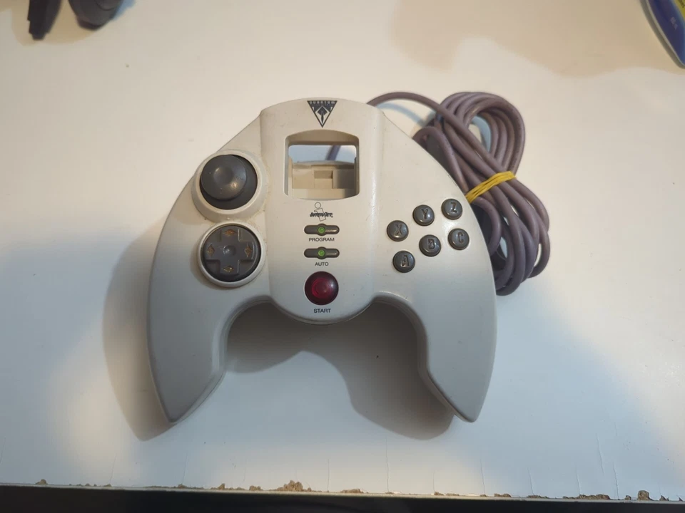 InterAct Quantum EclipsePad Controller for Sega Dreamcast - Image 1 of 1