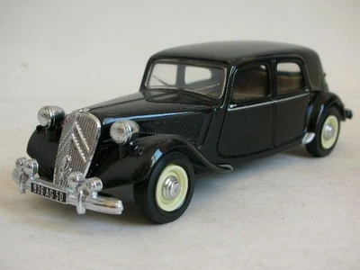 1952 Citroën 15CV sedan die-cast model, 1/43 scale, black, MATCHBOX, - Image 1 of 4
