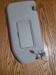 Right Gray Sun Visor with Light for 2013-2018 Pathfinder 2014-2017 Infiniti QX60 - Picture 1 of 6
