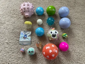 Vintage Toy Lot Of Balls - Picture 1 of 2