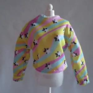 NUOVO! 2023 Barbie Bambola Rosa Giallo Blu Stelle Felpa Top Fashionista Abbigliamento - Foto 1 di 3