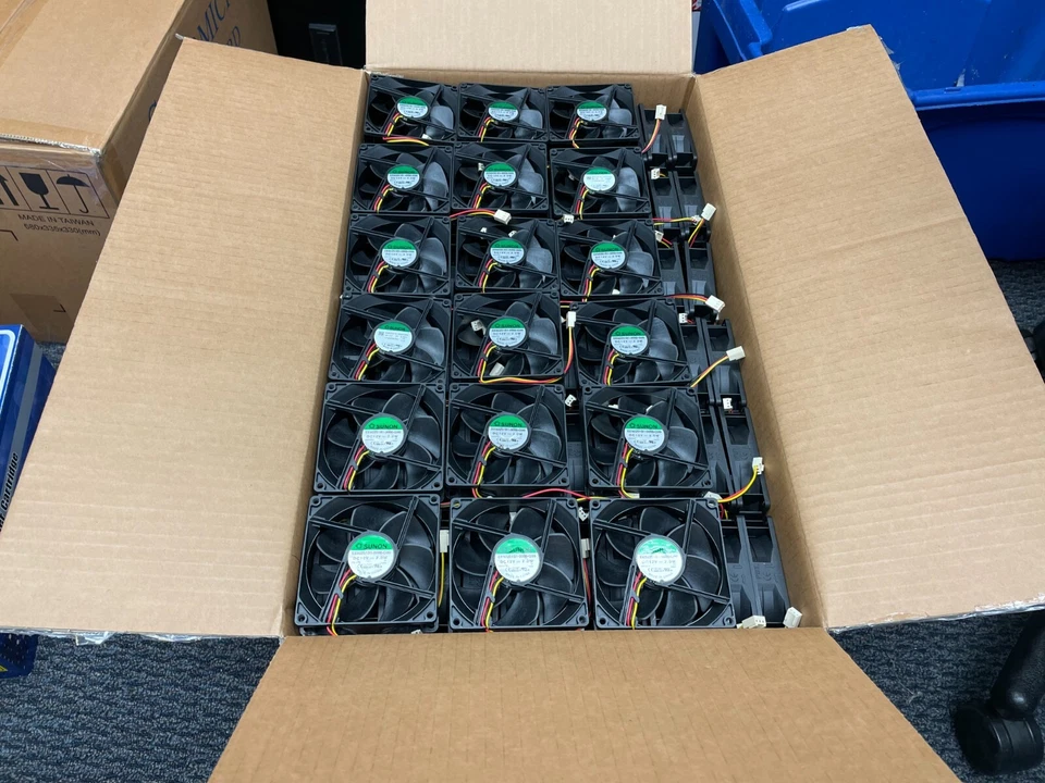 Lot100xFan SUNON 90x90x25mm E92251B1-12V-2.0W-3Pin 5in-Cable and Screew New - Image 1 of 1