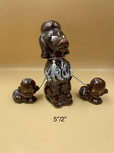 Keramik brauner Pudel Hund und 2 Welpen an Kette Figuren kitschig 5”/2” - Bild 1 von 9