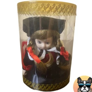 Tesoros Clásicos: Muñeca Felicia Porcelana - Estudios en Escuela Ortografía Abeja - Imagen 1 de 5