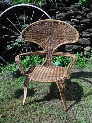 Ho Fong 1960 Vintage Mediados de Siglo Moderno Hierro Forjado Tejido Mimbre y Ratán Foto 1 de 4