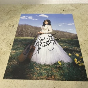 LORETTA LYNN SIGNED 8x10 AUTHENTIC AUTOGRAPH - Picture 1 of 3