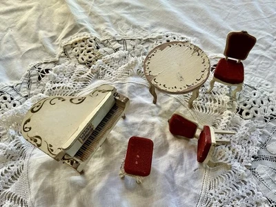 Cadeira de mesa vintage década de 1960 móveis para casa de bonecas piano de cauda em bom estado - Imagem 1 de 4