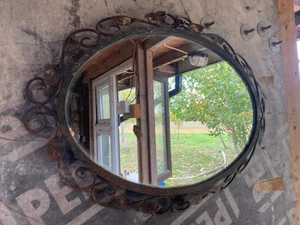 Espejo colgante de pared de metal ovalado pesado ornamentado vintage - Project TLC - Imagen 1 de 8