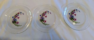 3 placas de vidrio transparente pintadas con flores violetas silvestres firmadas J Walsh Francia Avon 8" - Imagen 1 de 6