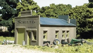 Woodland Scenics Schultz's Garage - HO Scale Kit 20100 - Picture 1 of 5