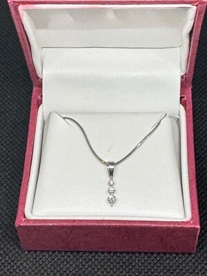 Colgante Diamante Oro Blanco 14k, 0,12 CT, Color E-F, SI Claridad Foto 1 de 3