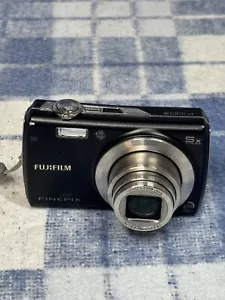 Fujifilm Finepix F100fd 12MP CCD Digital Camera 4GB SD Card *NO CHARGER* - Foto 1 di 12