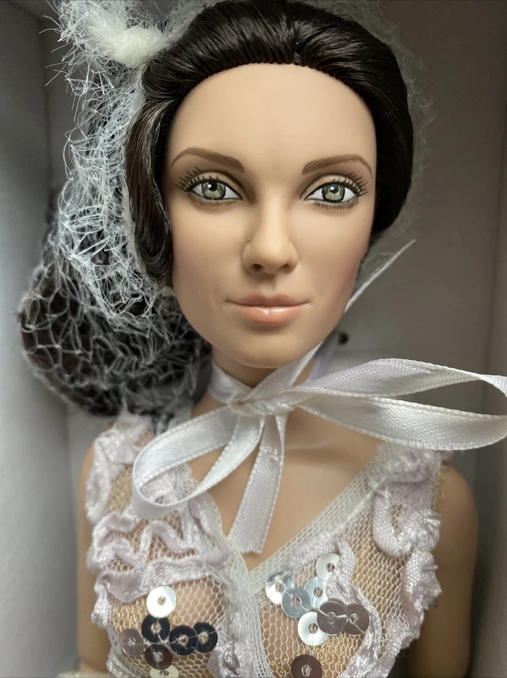 Jupiter Jones Ascending Tonner Doll NRFB 300 Made 2014 Mila Kunis Tyler BW Body