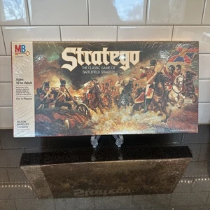 Milton Bradley Stratego 1986 Brettspiel - Neu im Karton FABRIKVERSIEGELT - Bild 1 von 15