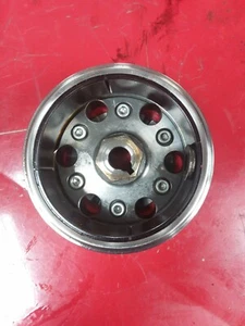 01-04 VL800 SUZUKI CRANK SHAFT PULLEY FLY WHEEL magneto - Picture 1 of 3