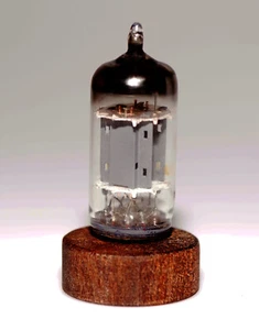 ECC83  12AX7WA RÖHRE MIT RUTHENIUM ANODE FÜR T.BONE SCT-800 MIKROFON NEU IN OVP! - Bild 1 von 6