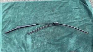VAUXHALL ASTRA J 09-12 FRONT WIPER ARM (DRIVER SIDE) 13289889 - Picture 1 of 4