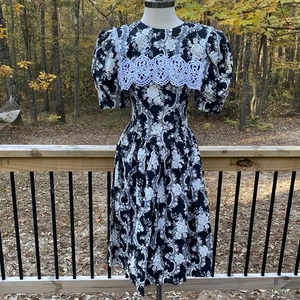 Vintage Floral Gunny Sax Knee Length Dress Size 5 Black White Blush Pink Floral - Picture 1 of 10