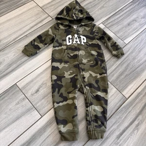 Gap Baby Mädchen Camouflage Kapuzen Jogginganzug Einteiler Größe 12-18 Monate Camouflage �� - Bild 1 von 8