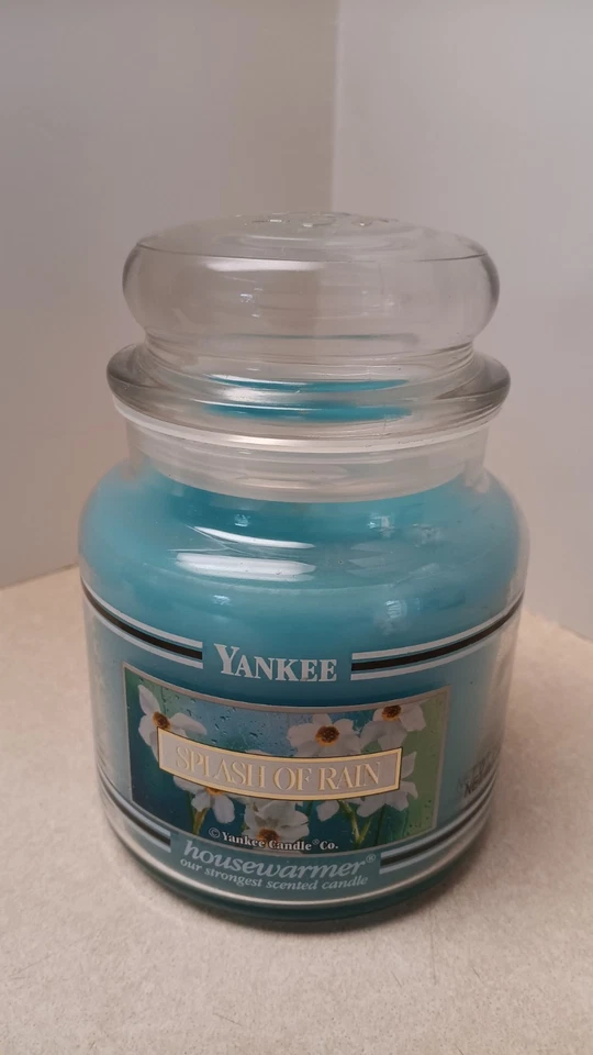 NUEVO RETIRADO Yankee Candle Splash of Rain Etiqueta Blanca Banda Negra 14.5 OZ RARO Foto 1 de 4