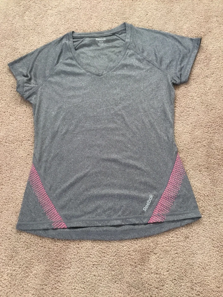 Tênis Reebok Feminino Manga Curta Decote V M Cinza Rosa Yoga Corrida Novo - Imagem 1 de 4