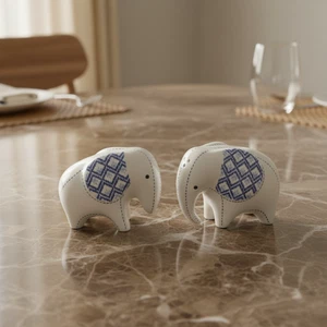 Juego de regalo tailandés hecho a mano coctelera de sal y pimienta de cerámica vestida azul elefante blanco - Imagen 1 de 9