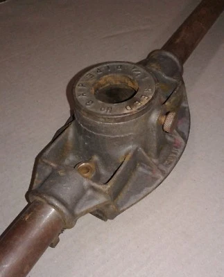 Vintage REED No. 3-A  1 1/4R  Manual Pipe Threader w/ 2 Handles. Our #12 - Image 1 of 4