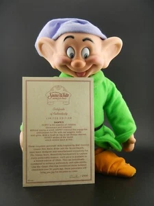 DISNEY STORE EXCLUSIVE SNOW WHITE AND THE SEVEN DWARFS PORCELAIN DOLLS - Picture 1 of 19