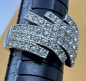 Anillo con racimo de diamantes de imitación NV firmado de colección talla 8,75 metal tono plata - Imagen 1 de 9
