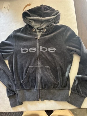 BEBE Y2K 女式深灰色丝绒水钻标志拉链连帽衫中号 — 第 1/4 张图片