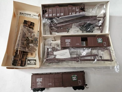 (4) Walthers HO CN 40' Steel Boxcar, Erie 42' Flat Car, WM 38' Wood Chip Car - Image 1 of 4