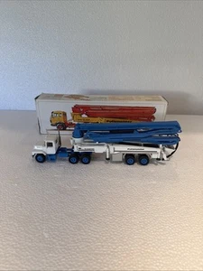 Conrad 40135 Mercedes Putzmeister M52 Concrete Pump Truck Diecast Metal 1/50 - Picture 1 of 13