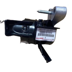 TOYOTA Genuine ISIS NOAH VOXY Engine Mounting Insulator Assy RH 12305-37050 OEM - Picture 1 of 2