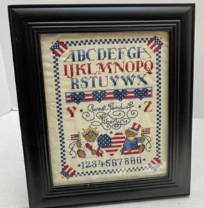 Kreuzstich patriotisch gerahmter Sampler Nadel Arbeit Sweet Land of Liberty Vintage 1989 - Bild 1 von 6