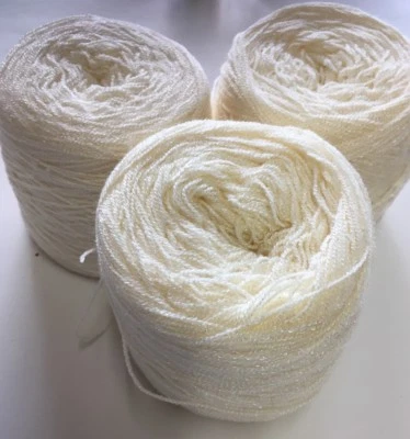 Hilo de encaje cristal. Color 10-crema acrílico/rayón. 900 yardas por pelota. 1 lote de 3. Foto 1 de 3