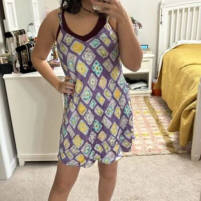 Vintage Sin Mangas Slip M Cuello en V 100% Seda Floral Botánico Púrpura Hojas Años 90’s Foto 1 de 4