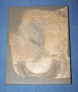 Wandplatte Gipsabguss: Relief Amenophis III. / Gipsformerei Berlin / Ägypten - Bild 1 von 17