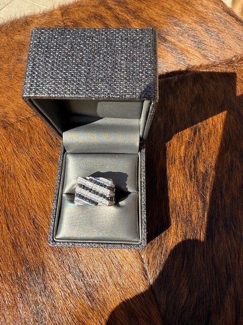 Anillo de diamantes naturales blanco/negro para hombre oro blanco de 10kt, diamantes de 1,1 kt, talla 11 Foto 1 de 4