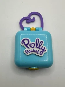 Polly Pocket Micro Compatto Cuccia per Cani Set Portachiavi Zaino - Foto 1 di 6
